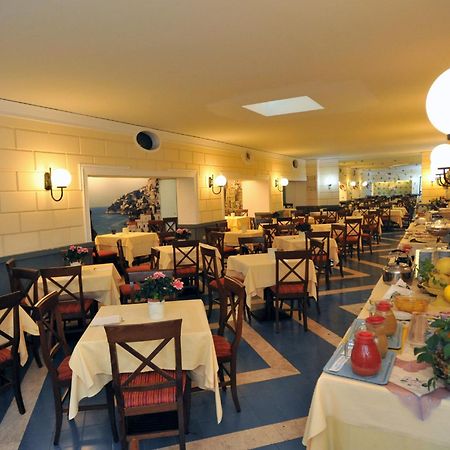 Hotel Miramare Майори Екстериор снимка