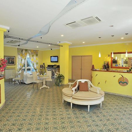Hotel Miramare Майори Екстериор снимка