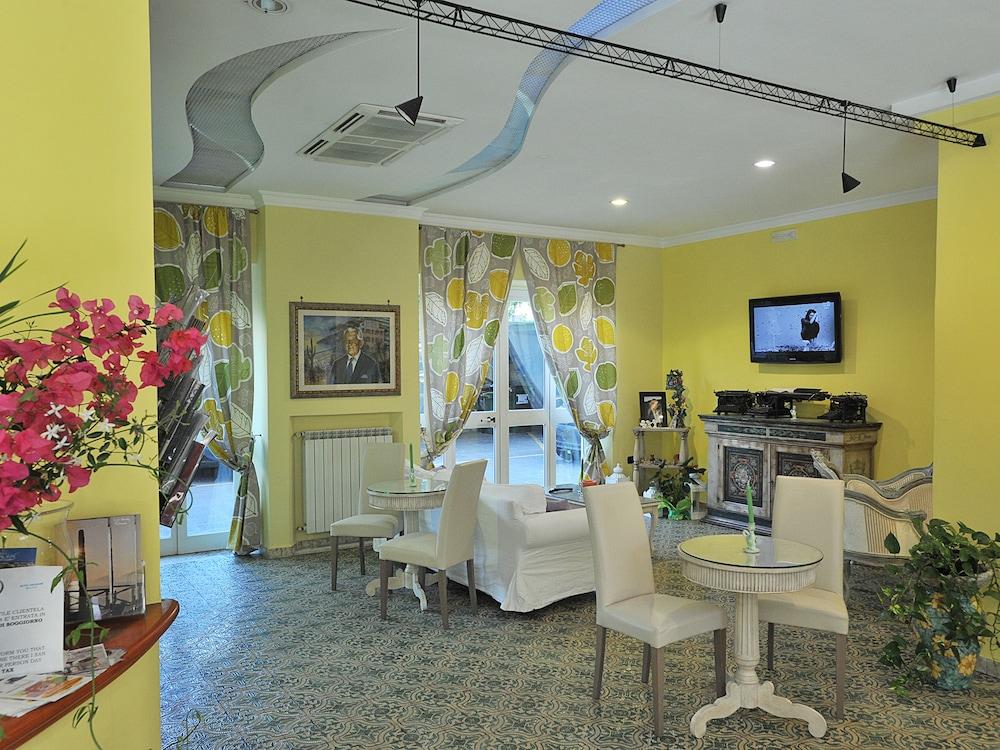 Hotel Miramare Майори Екстериор снимка