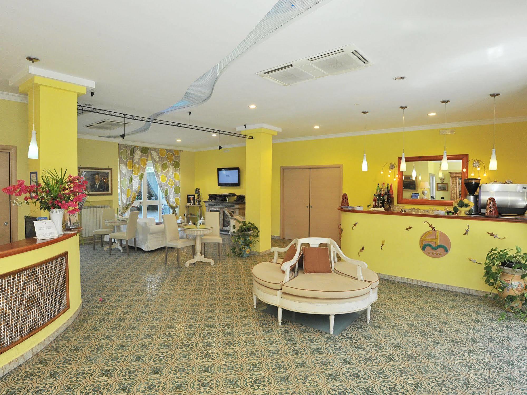 Hotel Miramare Майори Екстериор снимка